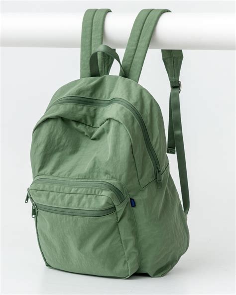 A sturdy backpack for everyday toting. Holds a 15" MacBook. **** 12.7 in. W x 15.6 in. H x 5 in ...