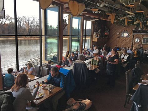 This Secluded Waterfront Restaurant In Iowa Is One Of The Most Magical ...