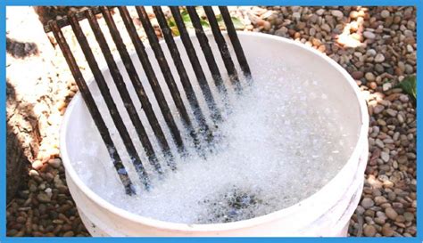 Best Ways to Clean Grill Grates [Guide + Reviews]