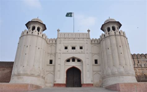 7 Amazing Places to Visit in Lahore with Family | Zameen Blog