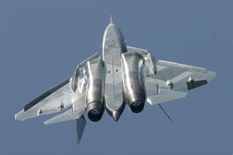 Sukhoi T-50 Vs F-22 - lacemyaf