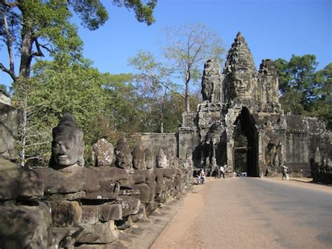 Angkor Thom Historical Facts and Pictures | The History Hub