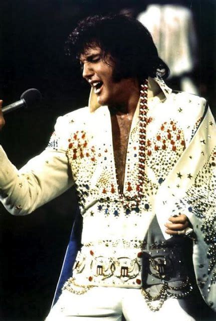 Aloha from Hawaii. This may be a picture from the rehearsal concert. | Elvis presley concerts ...