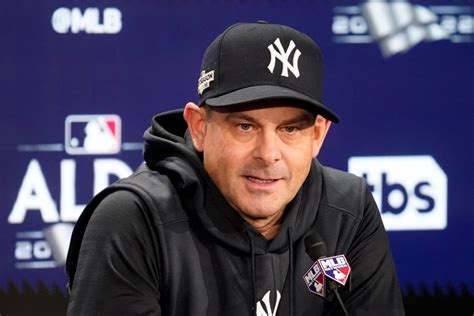 Yankees manager Aaron Boone ejected after bizarre review in first ...