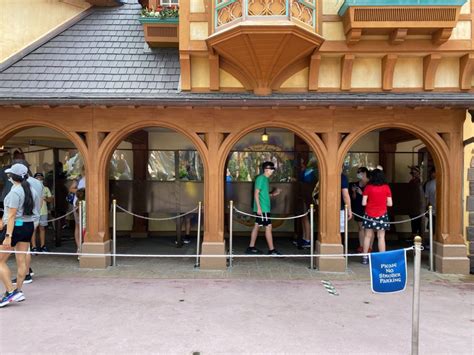 PHOTOS: Plexiglass Barriers Added to Queue for Peter Pan's Flight at ...