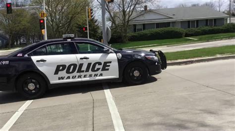 Waukesha police unit returns from call - YouTube