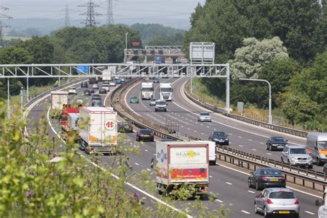 [Withdrawn] Highways England lifts roadworks to help drivers this Bank Holiday - GOV.UK