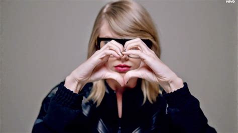 Taylor Swift - Shake It Off Lyric | SongKord