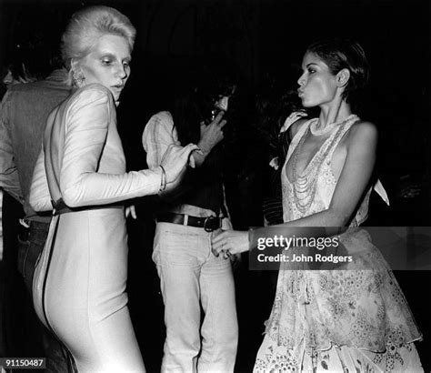 Photo of Bianca JAGGER and Angie BOWIE; Angie Bowie dancing with ...