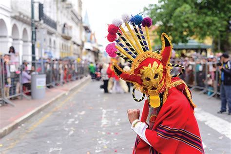 Festejos Tradicionales Cuenca - CLAVE Turismo Ecuador