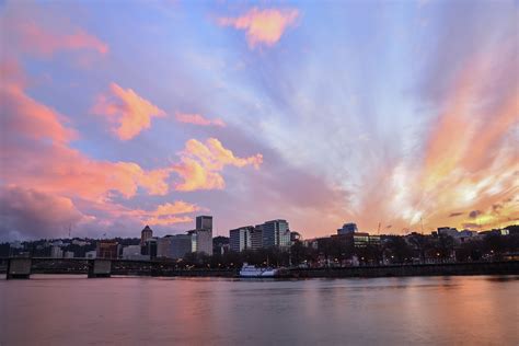 Last Week's Sunset Over Portland, Oregon, USA [1024x684] [OC] : r/CityPorn