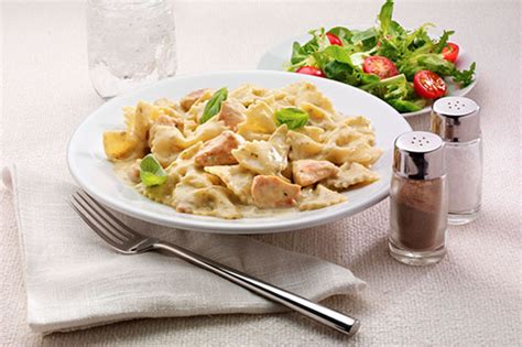 Creamy Pesto Chicken Pasta Recipe | Campbell's Soup UK