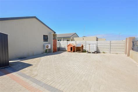 3 Bedroom House For Sale in Parklands | RE/MAX™ of Southern Africa