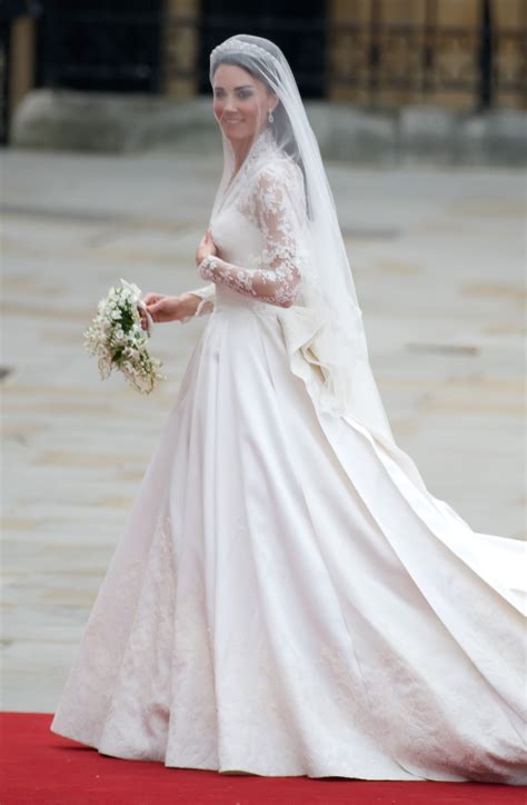 Sarah Burton for Alexander McQueen designs Kate’s royal wedding dress ...