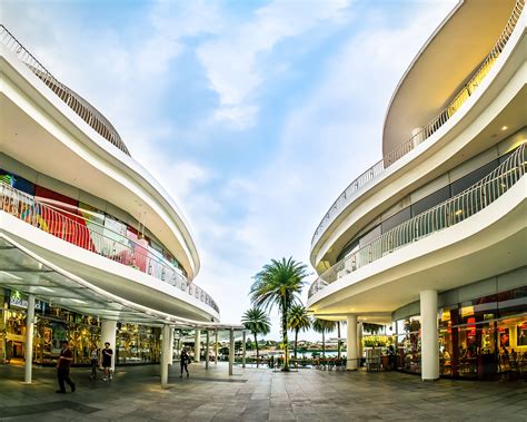 VivoCity – Retail Store Tours