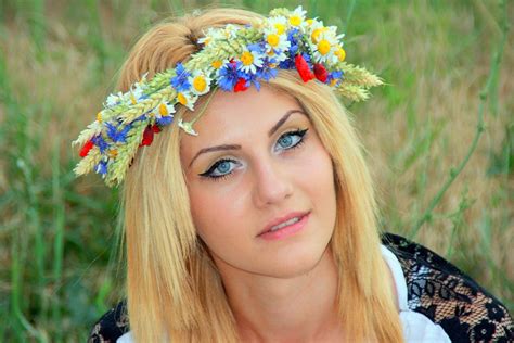 Free photo: Girl, Wreath, Blonde, Portrait - Free Image on Pixabay - 811646