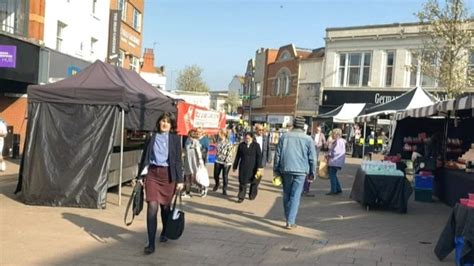 Vegan market set to return to Loughborough town centre - BBC News