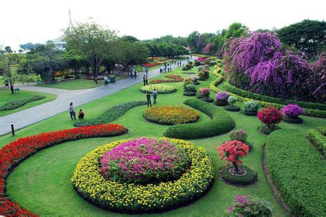 COLOR BLOCK | Most beautiful gardens, Beautiful gardens, Beautiful flowers garden