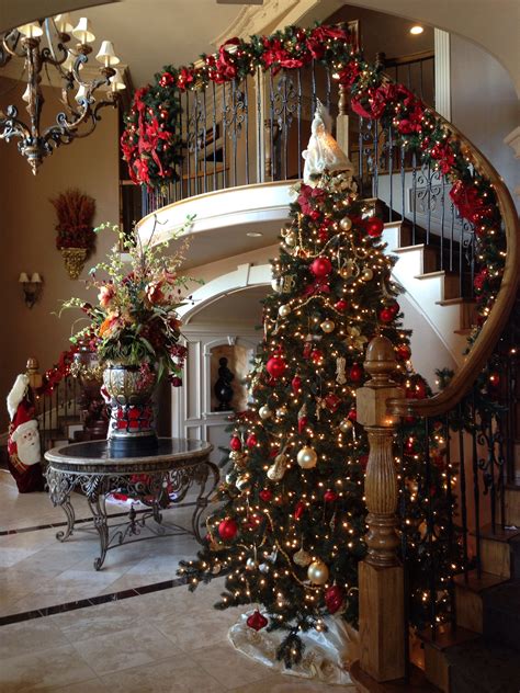 10+ Decorating Hallway For Christmas – DECOOMO