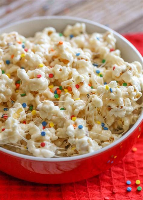 Birthday Cake Popcorn {Cake Batter Flavored} | Lil' Luna