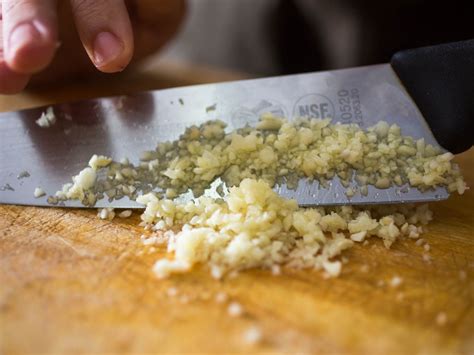 The Best Way to Mince Garlic