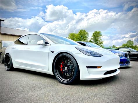 Tesla Model 3 White Signature SV602 Wheel | Wheel Front