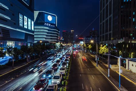 夜晚开着宝马x6照片_汽车图片