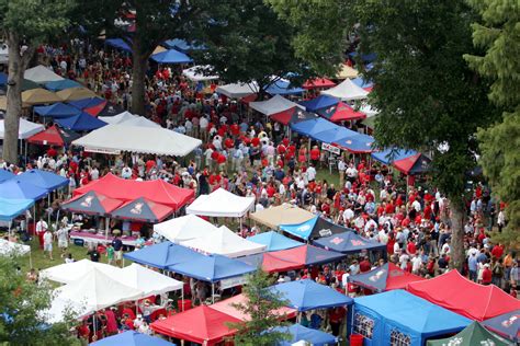 Our 7 Favorite College Football Tailgating Traditions - Food Republic