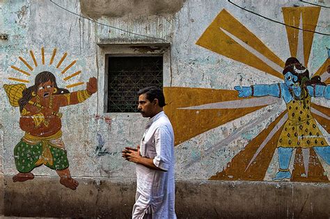 Street Wall Art From Kolkata: Photo Series By Shibasish Saha