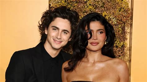 Timothée And Kylie's Budding Romance: Behind Their Viral Golden Globes ...