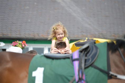 EASTER FAMILY DAY KICKS OFF THE FLAT SEASON AT CATTERICK RACES ...