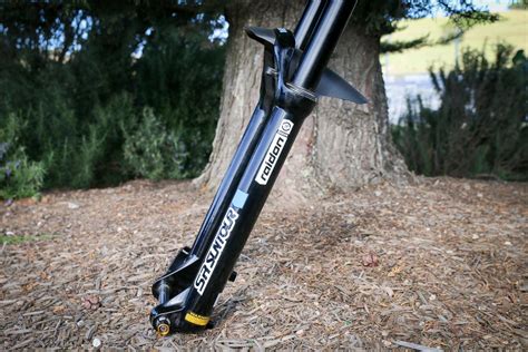 SR Suntour Raidon bumps up to 34mm stanchions to keep stiffness high and cost low - Bikerumor