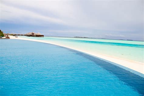 Infinity Pool, A Swimming Pool That Has No Limits – InspirationSeek.com