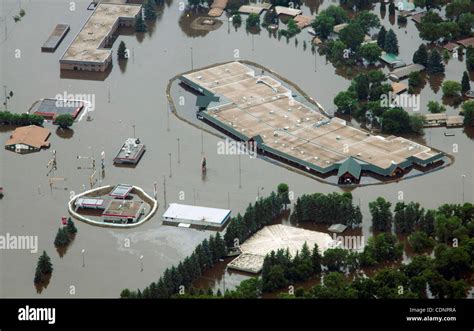 Jun 26, 2011 - Minot, North Dakota, U.S. - Flood waters from the Souris ...