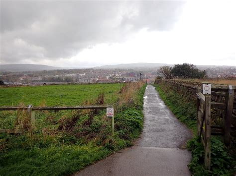 A path leaving Whitby Abbey car park © habiloid cc-by-sa/2.0 :: Geograph Britain and Ireland