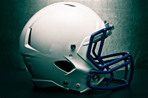 11 Tips How to Paint a Football Helmet? - Housekeepingbay