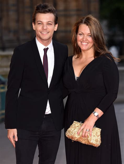 Louis Tomlinson's Family Photo Album: Siblings, Mom, Son, More | J-14