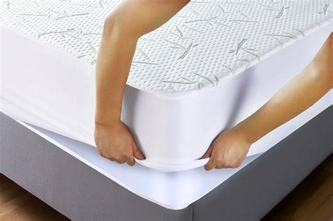 Utopia Bedding Waterproof Bamboo Mattress Protector Hypoallergenic fitted Mattress Cover Breatha ...