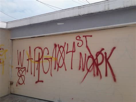 blood gangs graffiti: avenue piru gang ( APG , Inglewood )