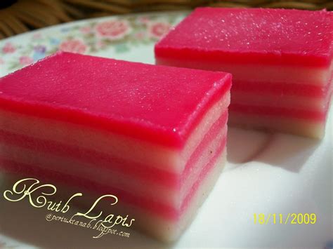 periuktanah: Kuih Lapis Tradisi | Asian desserts, Nyonya food ...