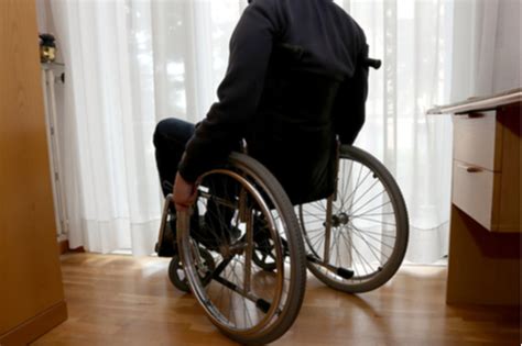 Quadriplegia: Facts, causes, complications, diagnosis, & management | FactDr