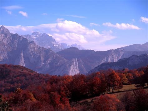 fall foliage in Asturias mountains