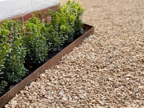 The Benefits of a Metal Garden Edging System - Rondak