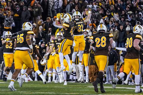 Wyoming Will Play Ohio in the 2022 Barstool Sports Arizona Bowl – SVI-NEWS