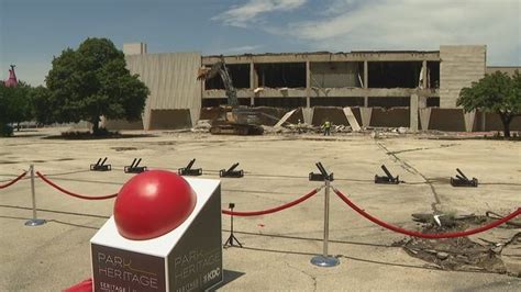 Demolition of Sears building begins at Valley View Mall | Valley view, Demolition, Sears