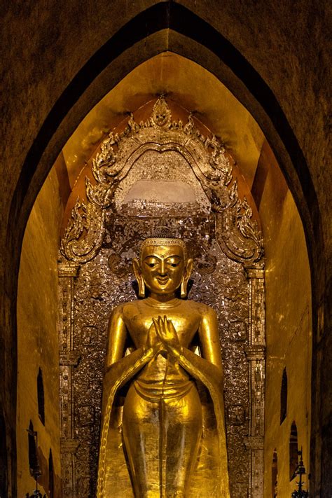 MYANMAR: The Image of the Buddha - LOUIS MONTROSE PHOTOGRAPHY