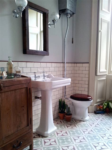 25 Best Victorian Style Mirrors for Bathrooms