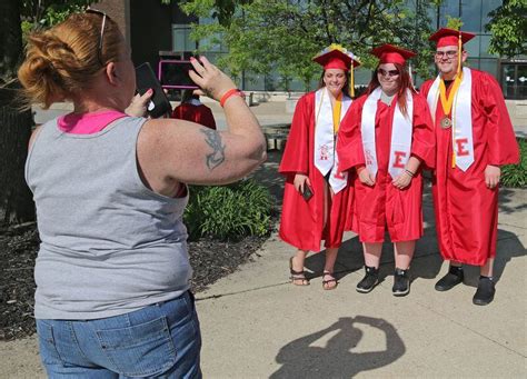 2020 Elyria High School graduates are honored by car parade, May 27, 2020 - cleveland.com