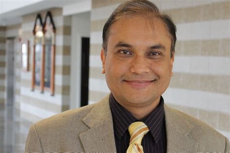 Lahiri named 2013-2014 COB Outstanding Researcher - News - Illinois State