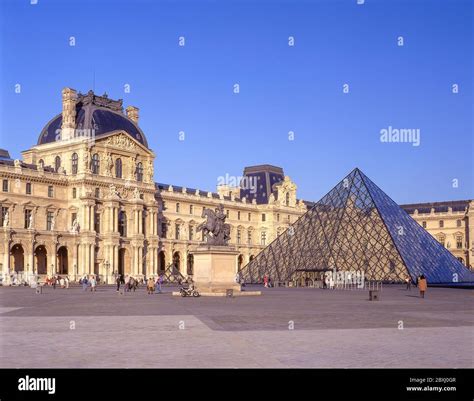 Carrousel du louvre hi-res stock photography and images - Alamy